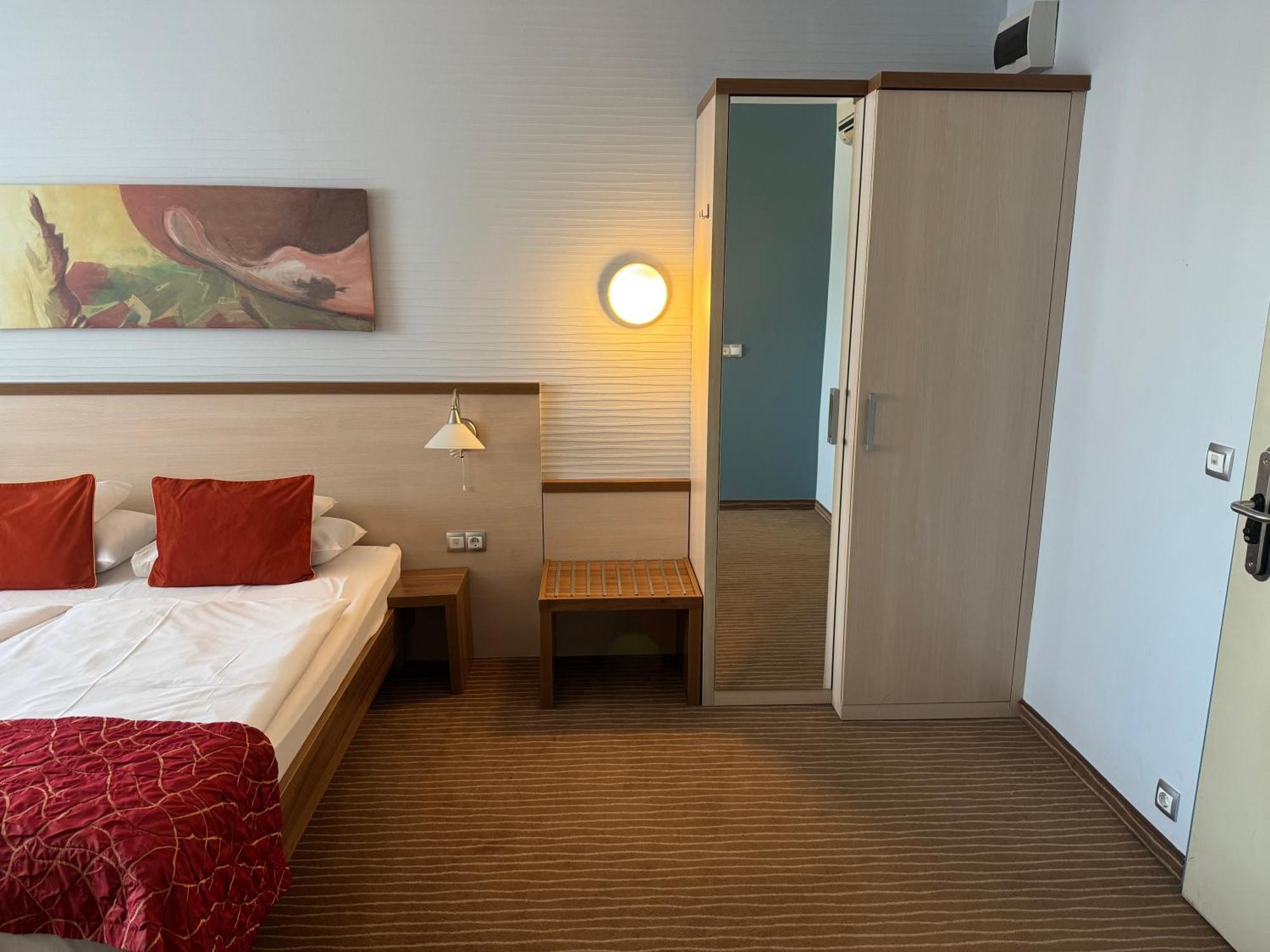 גיור Hotel Famulus חדר תמונה